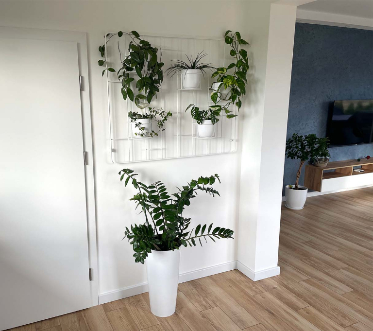 duży kwietnik na kwiaty